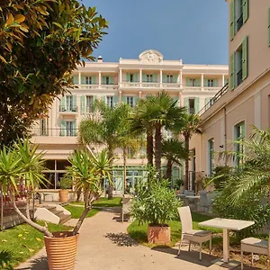 Bleues Balmoral Hotel